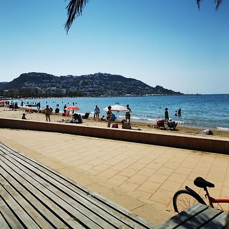 רוזס Spacieux Appartement Rose Front Mer Et Piscine מראה חיצוני תמונה
