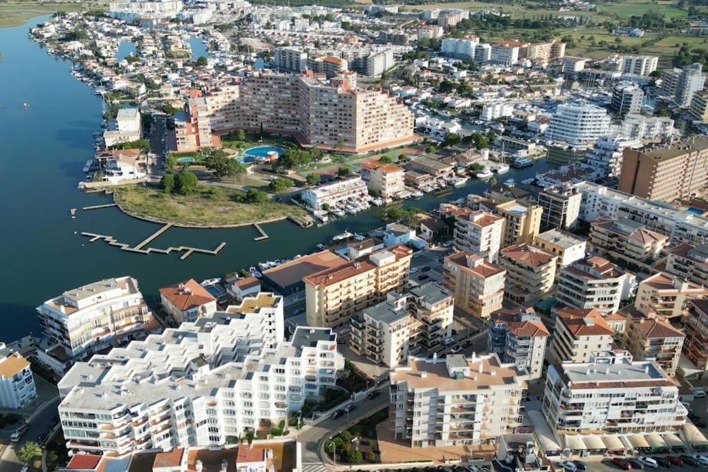 רוזס Spacieux Appartement Rose Front Mer Et Piscine מראה חיצוני תמונה